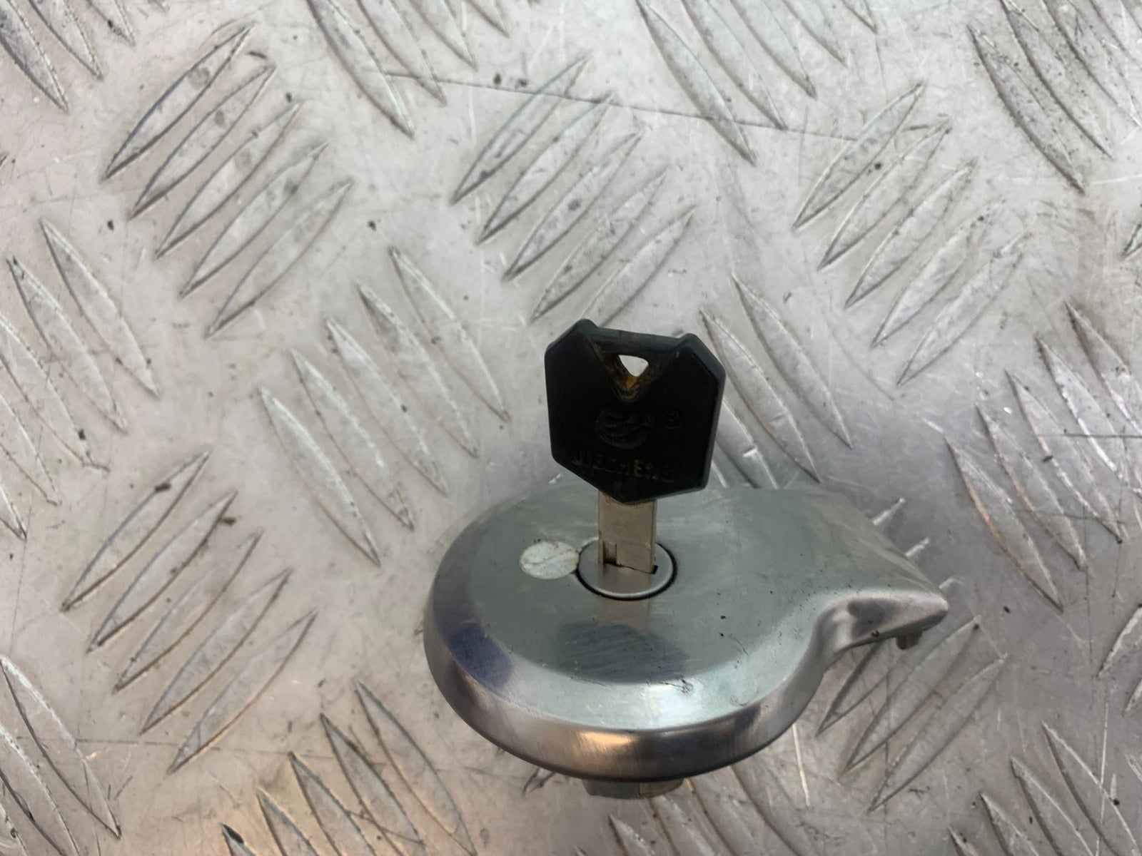 YAMAHA XV535 XV 535 VIRAGO PETROL CAP AND KEY     YEAR 1994-02 (CMB1162)