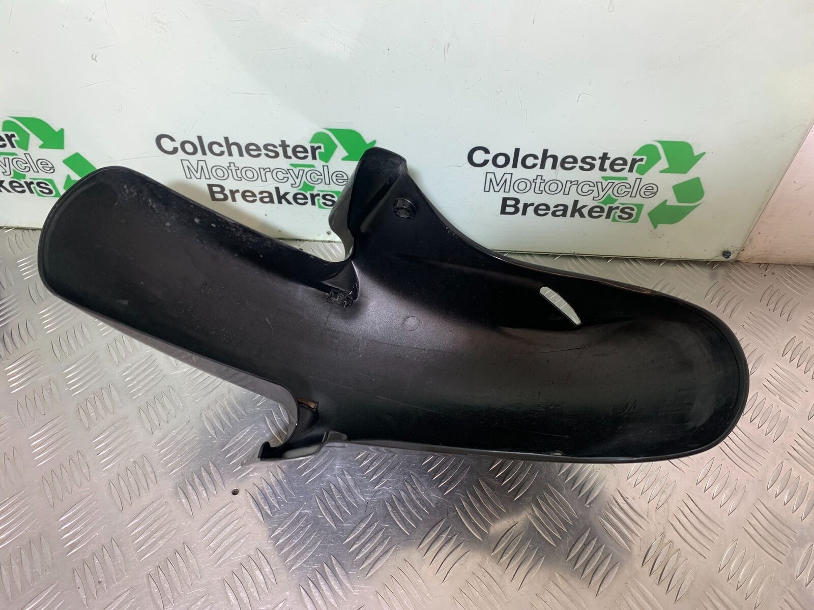 HONDA CBR1100 BLACKBIRD FRONT MUDGUARD (CRACKED) YEAR 1996-1998 (CMB1017)