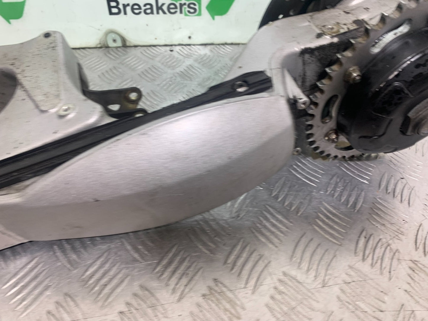 TRIUMPH 955i SPRINT ST SWINGARM   1999-2004 (CMB1176)