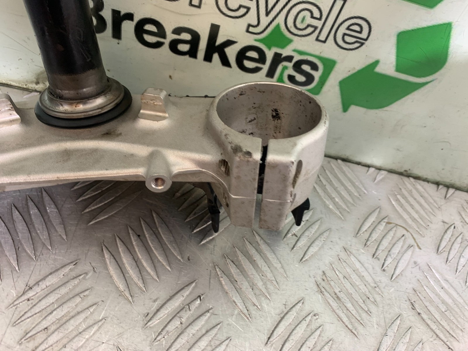 KTM DUKE 125 BOTTOM YOKE  YEAR 2012-2016 (CMB1317)