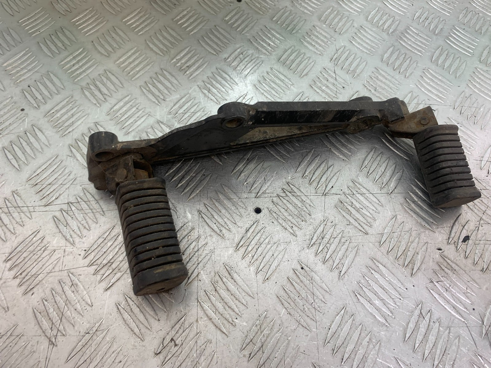 KAWASAKI GT550 GT 550 LEFT HANGER AND PEGS  YEAR 1989-1994