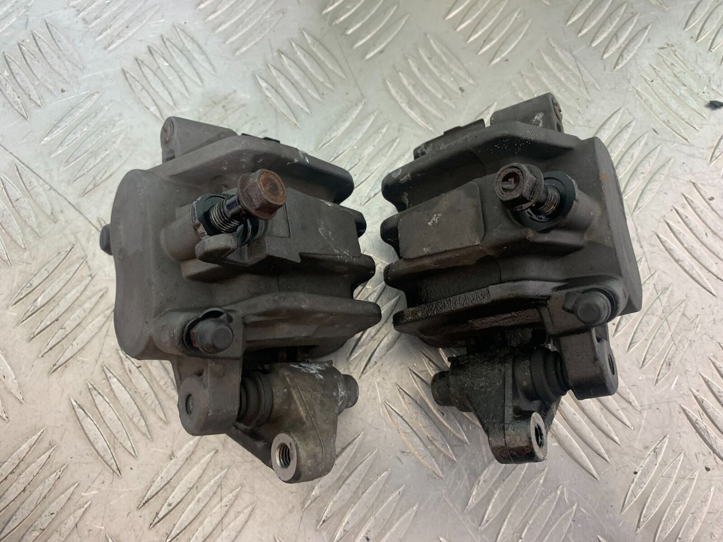 HONDA CB600 CB 600 HORNET FRONT BRAKE CALIPERS    YEAR 1998 -2002 (CMB1126)