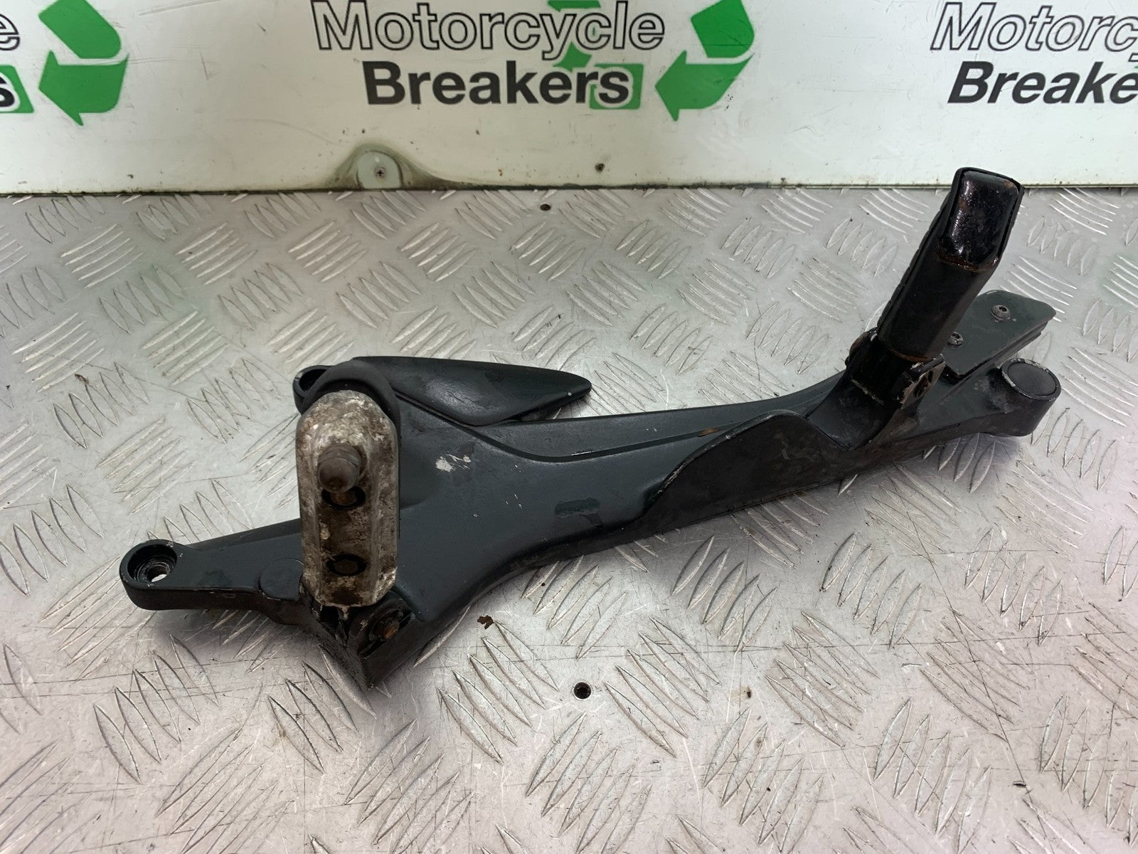 HONDA CBF600 CBF 600 FRONT LEFT HANGER  YEAR 2004 -07 (CMB1247)