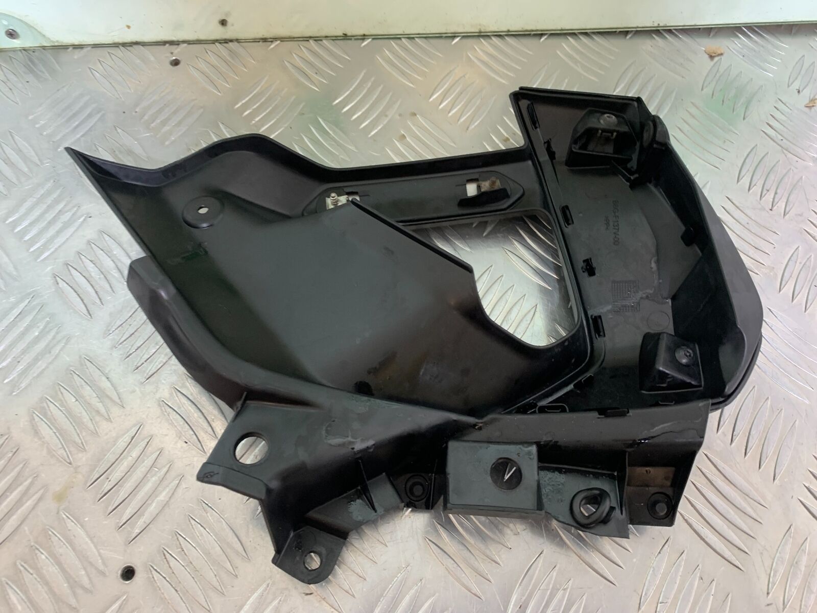 YAMAHA MT 125 MT125 RIGHT FAIRING PANEL  YEAR 2021-2024 ABS (CMB1010)