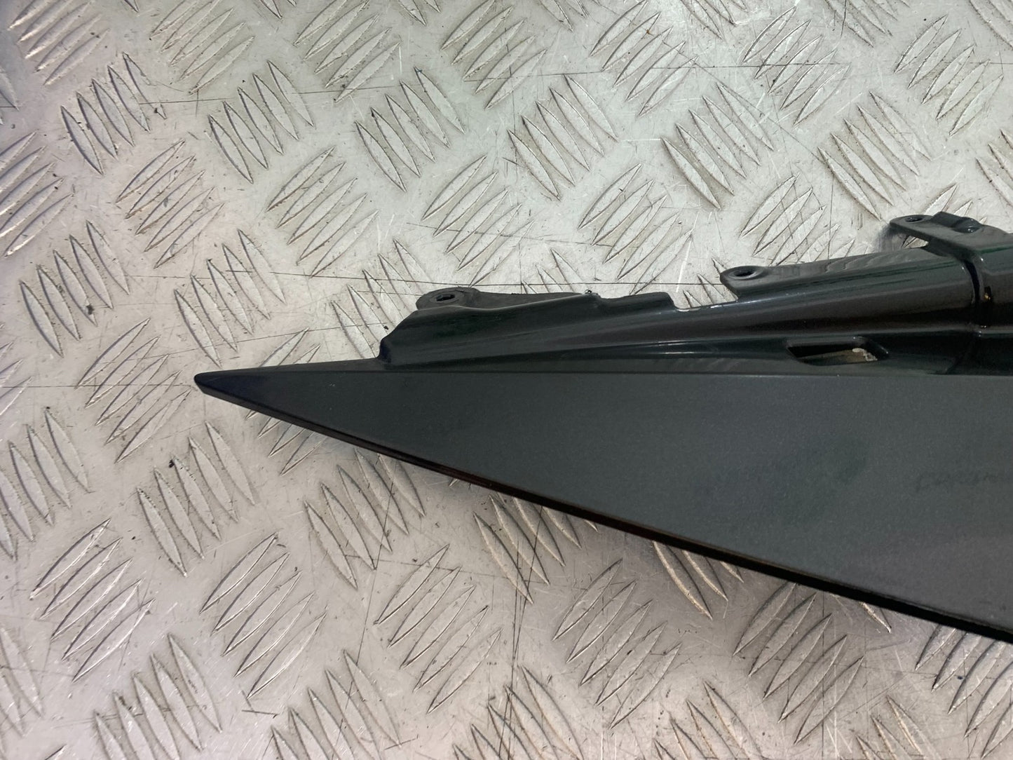 KTM 990 SUPER DUKE RIGHT SEAT PANEL YEAR 2007-2011  (CMB1207)