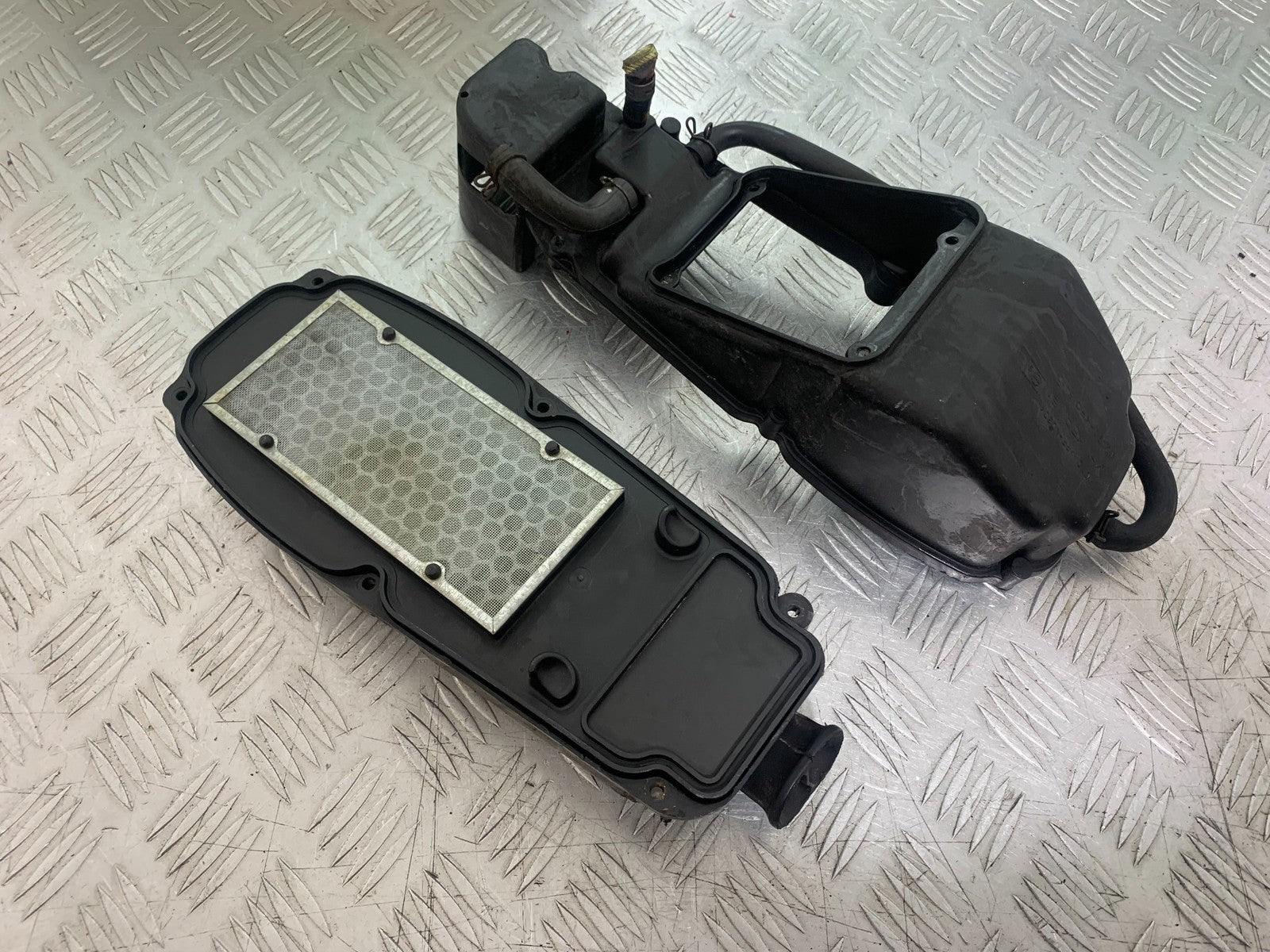 HONDA XL125 VARADERO AIRBOX  YEAR 2001-2006  (CMB1210)