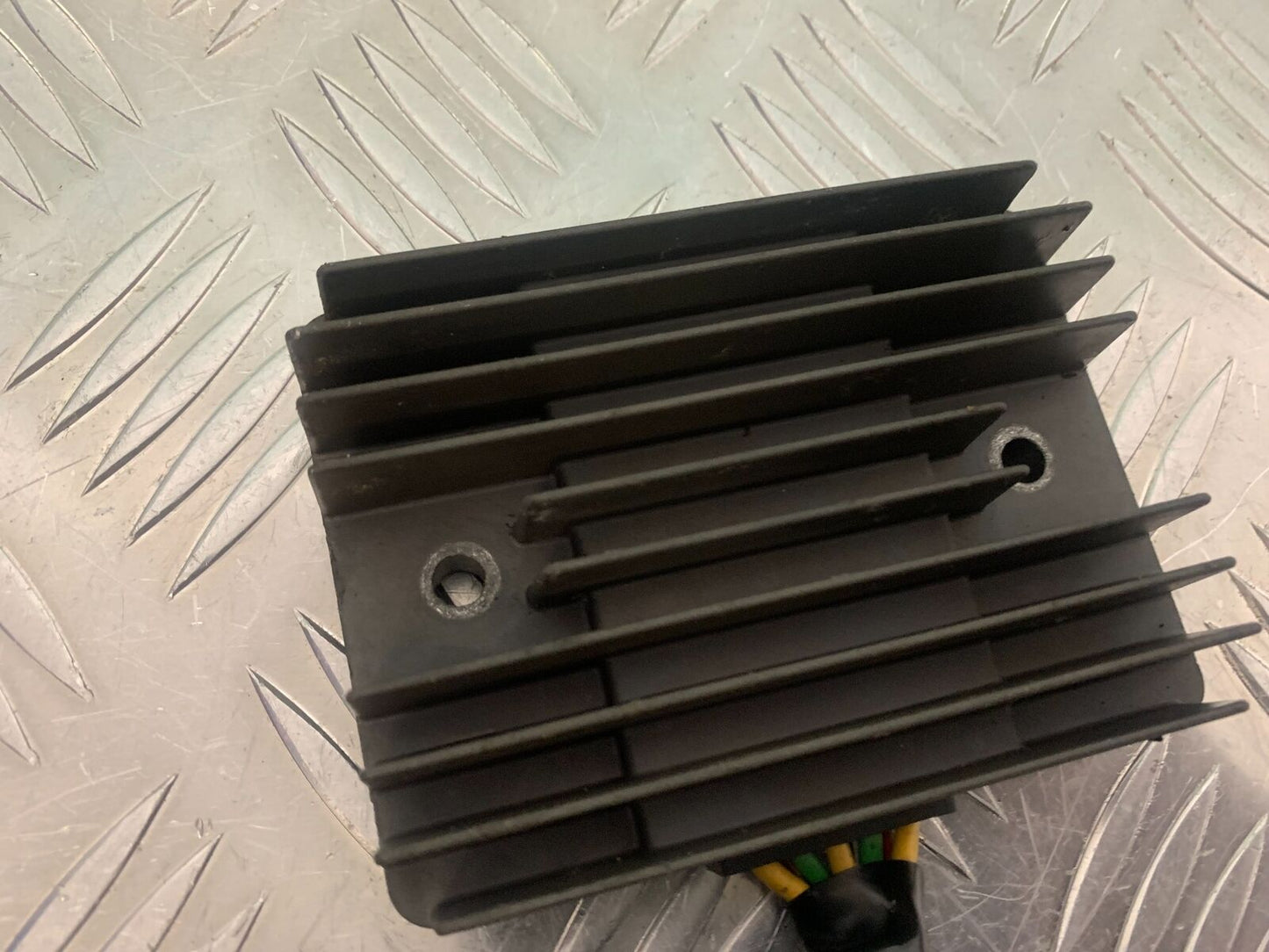 HONDA CBR1100 BLACKBIRD REGULATOR   YEAR 1999-05 (STOCK 961)