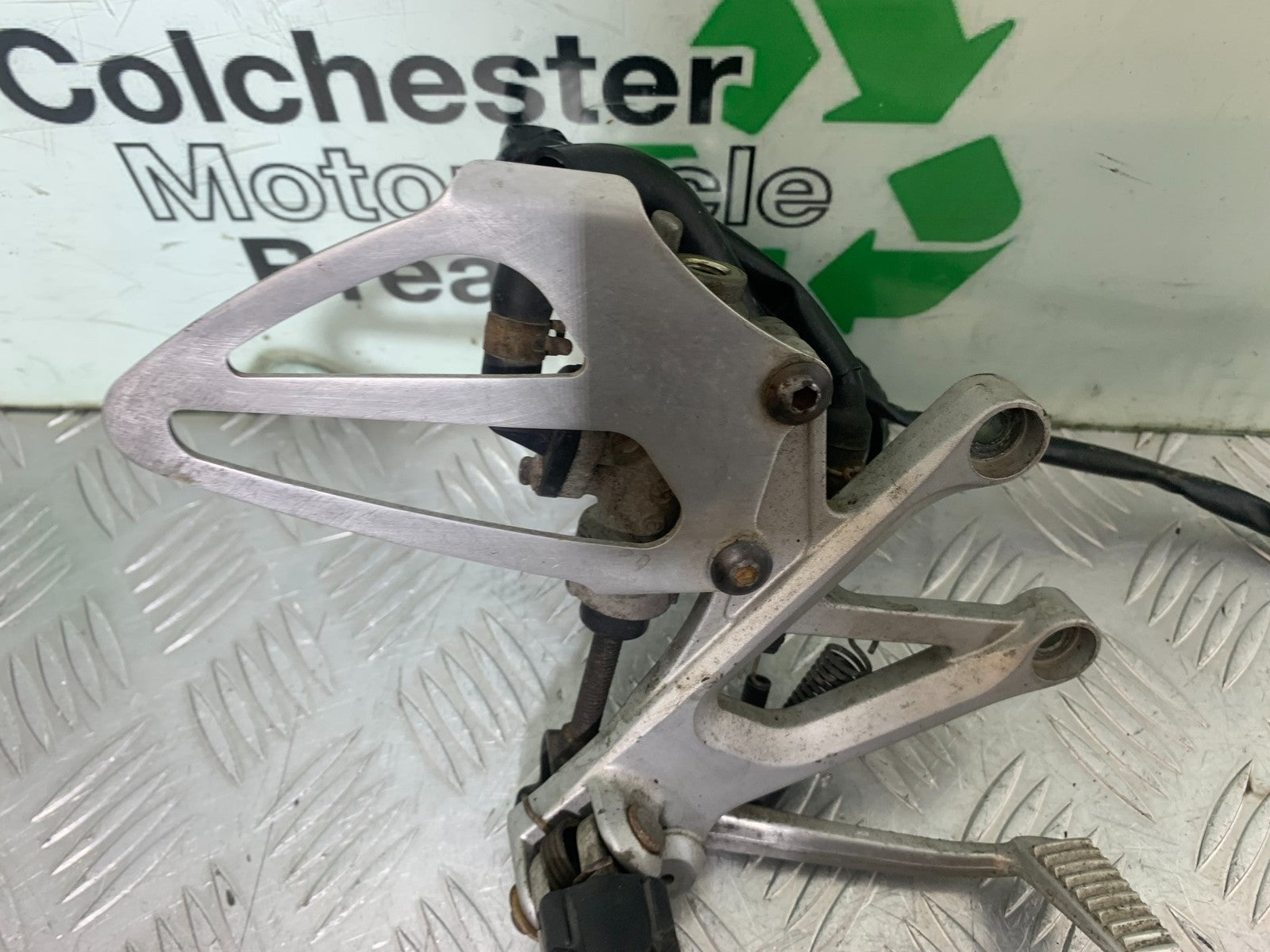 HONDA CBR600 CBR 600 FX FY FRONT RIGHT HANGER   YEAR 1999-2000 (CMB1287)