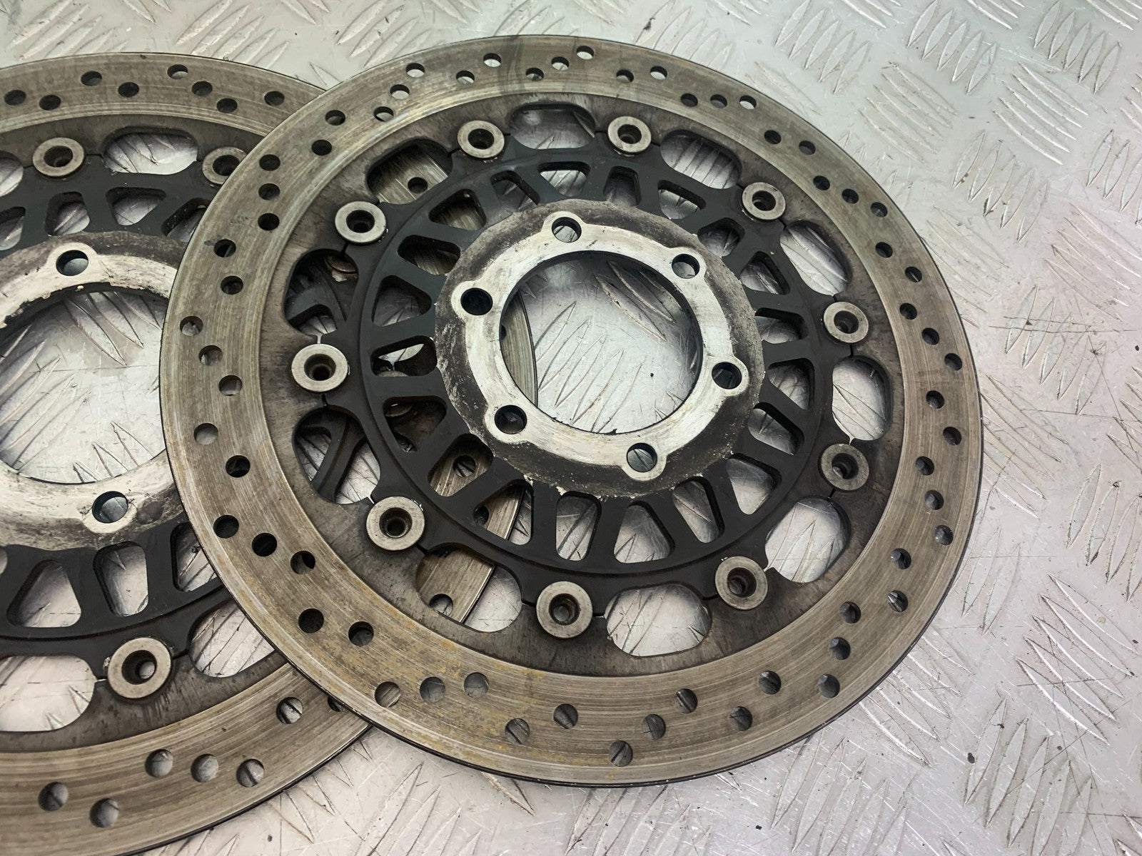 TRIUMPH 955i SPRINT ST FRONT BRAKE DISCS    1999-2004 (CMB1176)