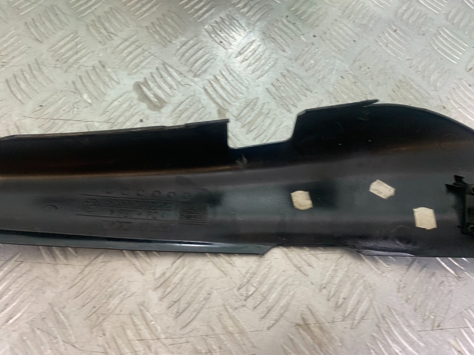 BMW R850 R R850R RIGHT SEAT PANEL  YEAR 1994-2002 (CMB1170)