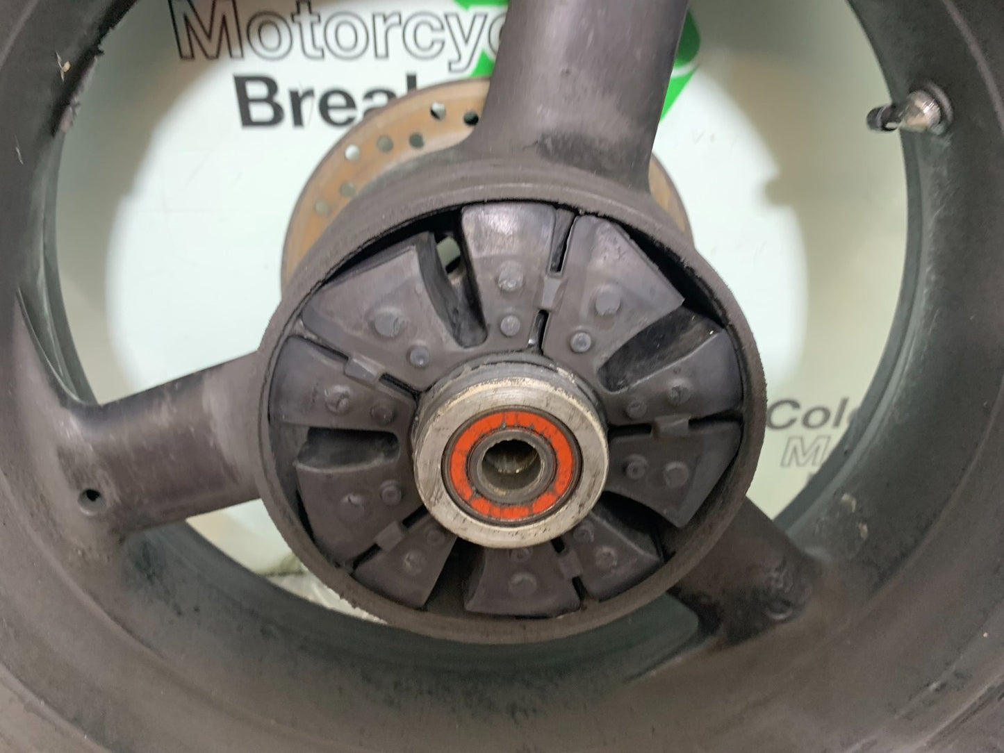 TRIUMPH 955i DAYTONA REAR WHEEL YEAR 2002-2006 (CMB1229)