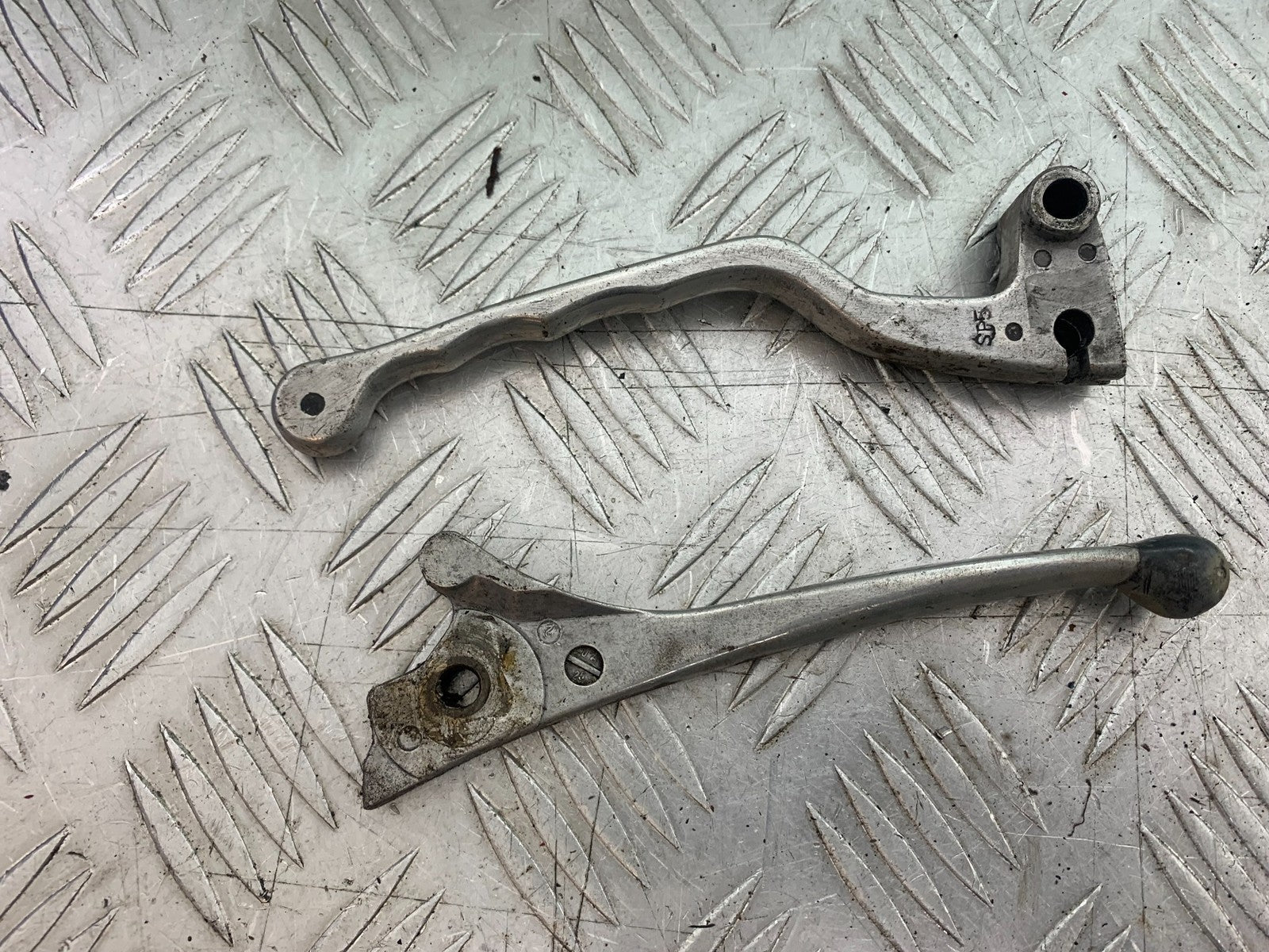 KAWASAKI GT550 GT 550 CLUTCH AND BRAKE LEVERS   YEAR 1989-1994