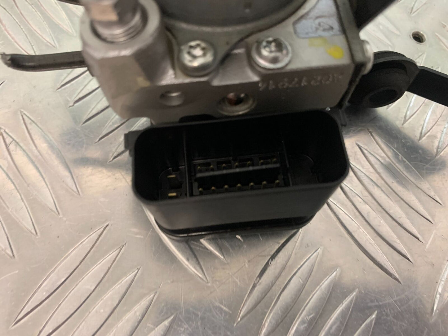 TRIUMPH TIGER 800 XCX ABS PUMP  YEAR 2015-2017  (STOCK 966)