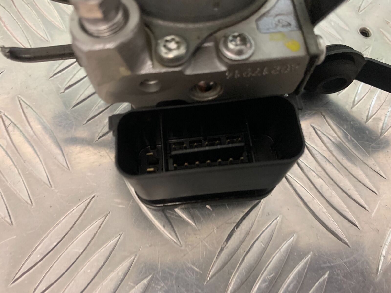 TRIUMPH TIGER 800 XCX ABS PUMP  YEAR 2015-2017  (STOCK 966)