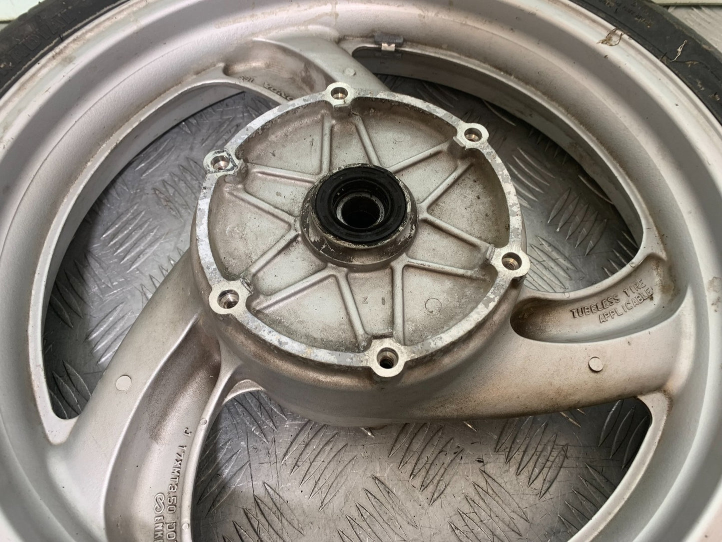 HONDA NT650 V DEAUVILLE FRONT WHEEL (GOOD TYRE)  YEAR 1998-01(CMB1320)