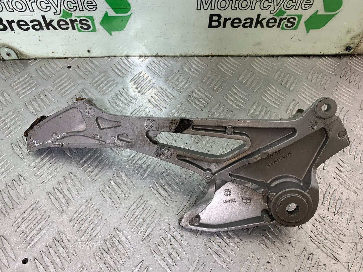 HONDA XL125 VARADERO RIGHT HANGER   YEAR 2001-2006  (CMB1304)