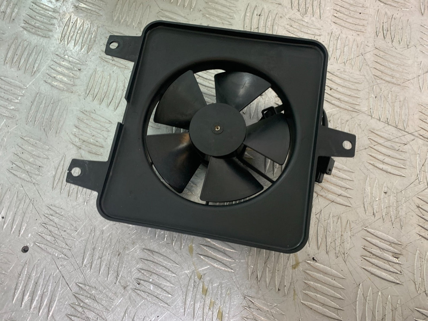 TRIUMPH 1050 SPEED TRIPLE RADIATOR FAN  YEAR 2005-2007 (CMB1322)