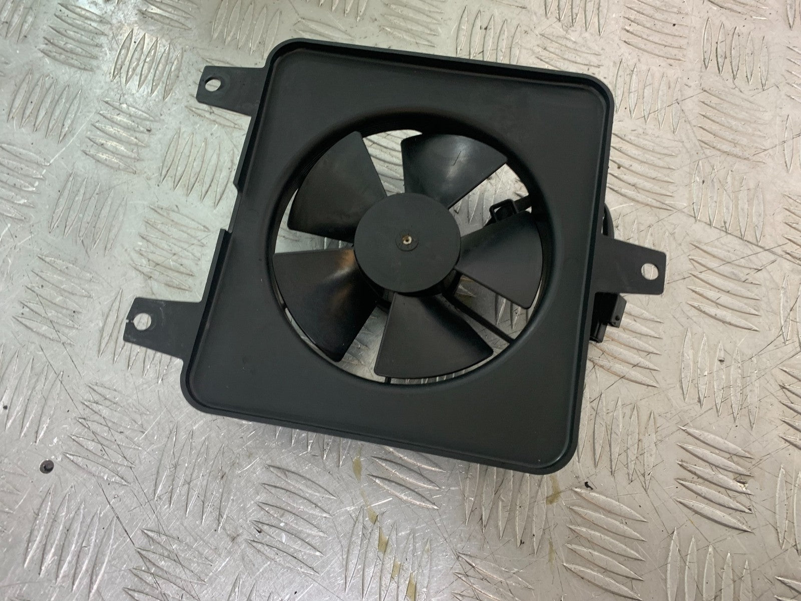TRIUMPH 1050 SPEED TRIPLE RADIATOR FAN  YEAR 2005-2007 (CMB1322)