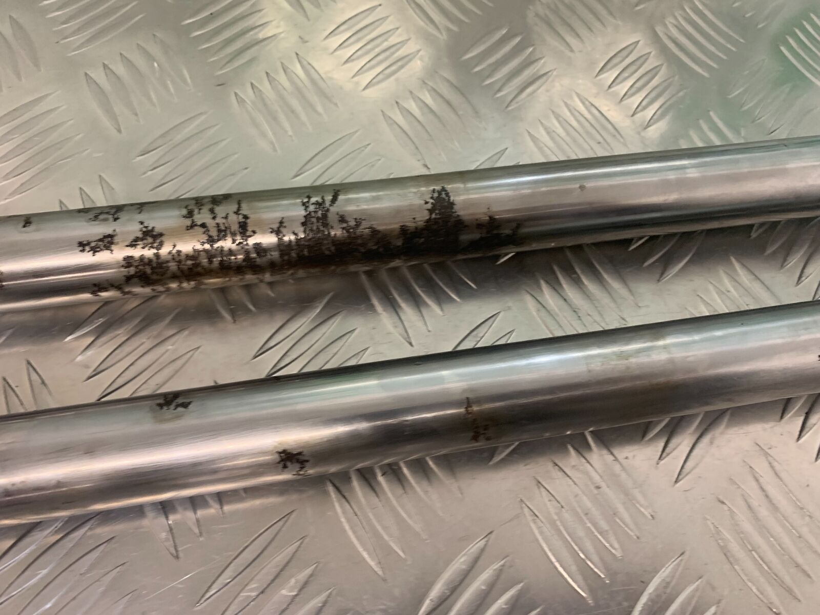 YAMAHA XT250 XT 250 FORKS   YEAR 1980-1982  (STOCK 944)