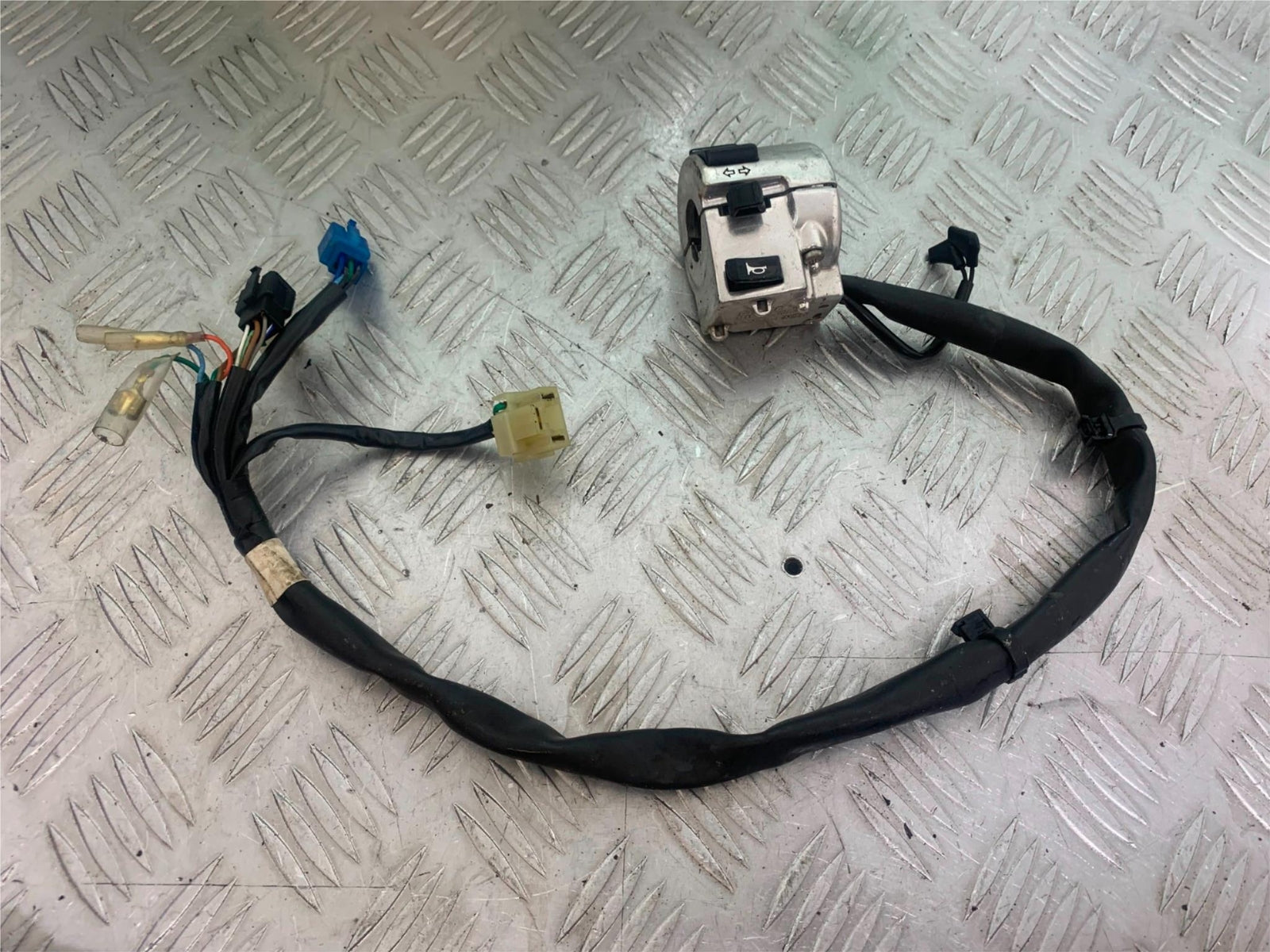 HONDA VTX1300 S-6 LEFT SWITCH GEAR YEAR 2004-09 (CMB1159)