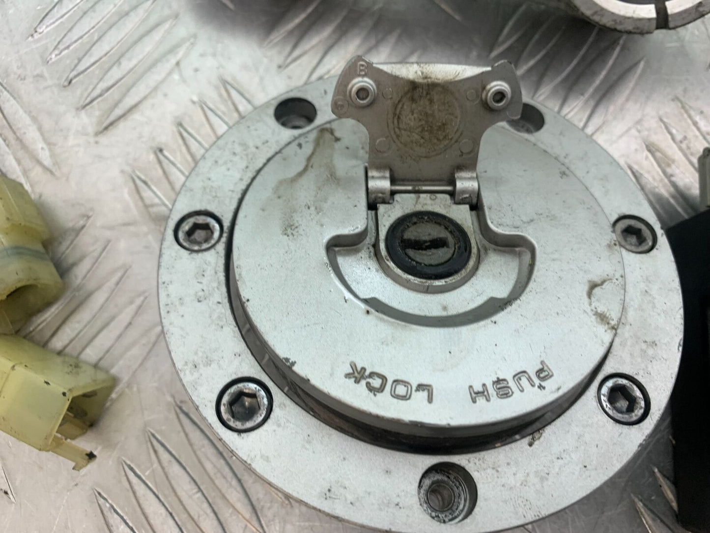 HONDA CBR1100 BLACKBIRD ECU LOCKS KEYS  YEAR 2000 (CMB1103)