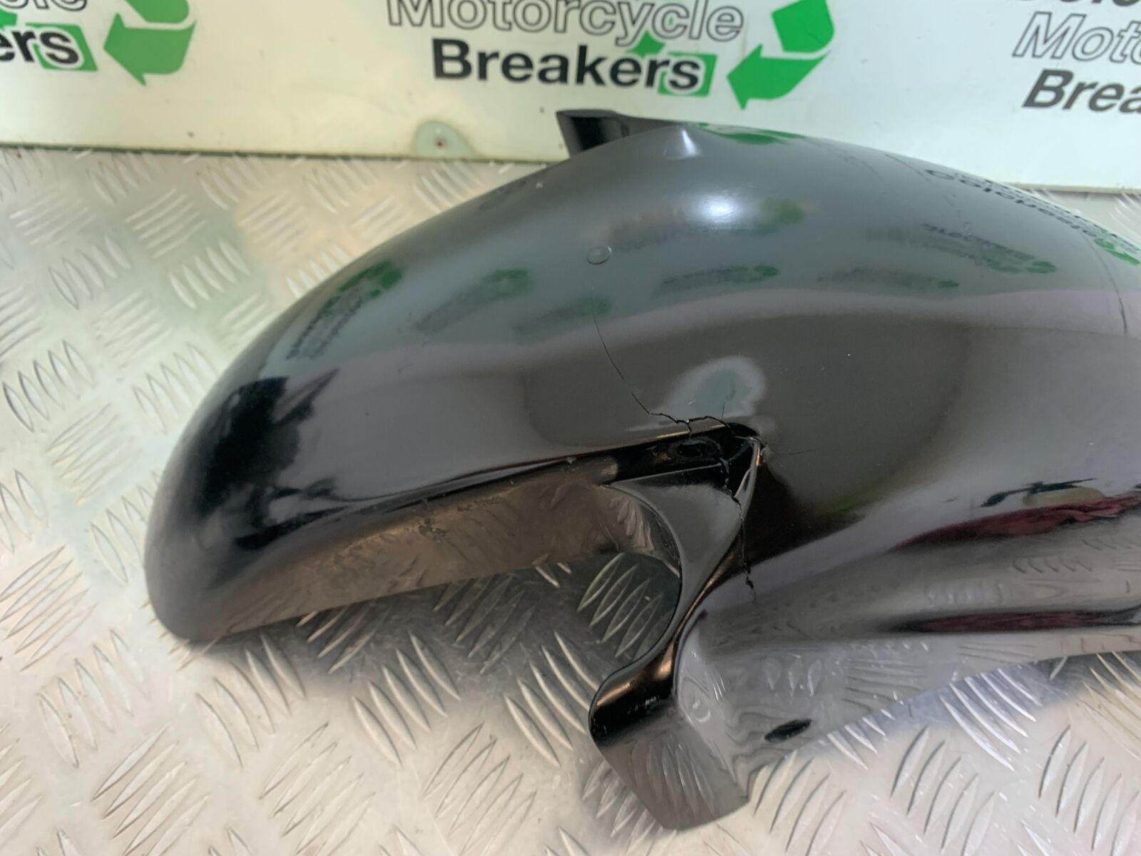 HONDA CBR1100 BLACKBIRD FRONT MUDGUARD (CRACKED) YEAR 1996-1998 (CMB1017)