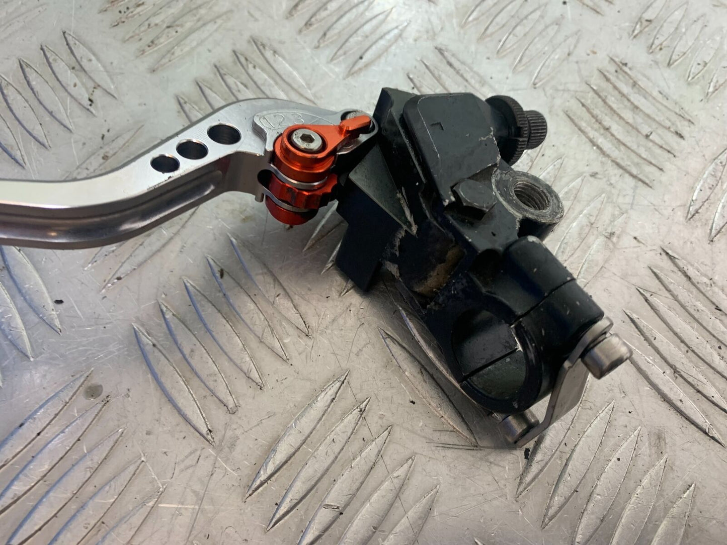 KAWASAKI Z750 ZR750 ZR-7S CLUTCH LEVER AND BRACKET  YEAR 1999-05 (CMB1135)