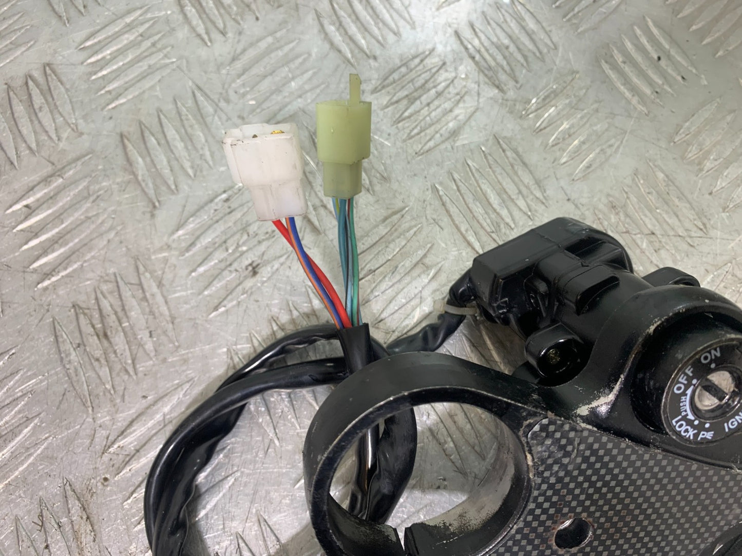 YAMAHA YZF R1 LOCKS AND KEYS  YEAR 1998-99 (CMB1291)