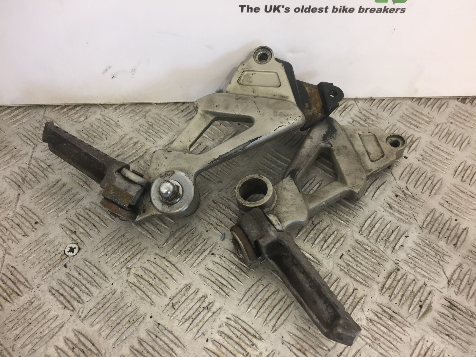 KAWASAKI ZZR1100 ZZR 1100 D REAR HANGERS AND PEGS YEAR 1994 1999