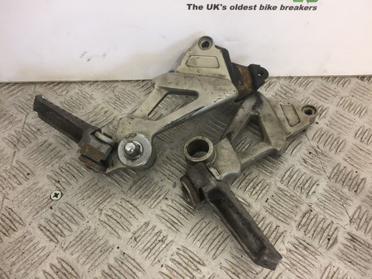 KAWASAKI ZZR1100 ZZR 1100 D REAR HANGERS AND PEGS YEAR 1994 1999