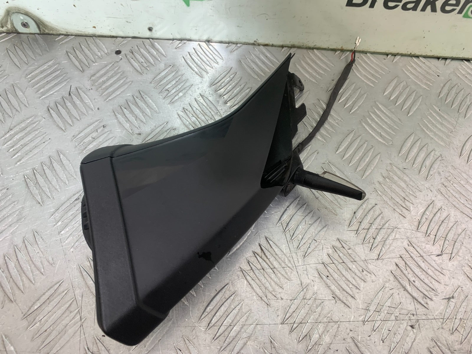 APRILIA TUONO 1000 V4R RIGHT AIR TUBE AND INDICATOR YEAR 2011-13  (CMB1331)