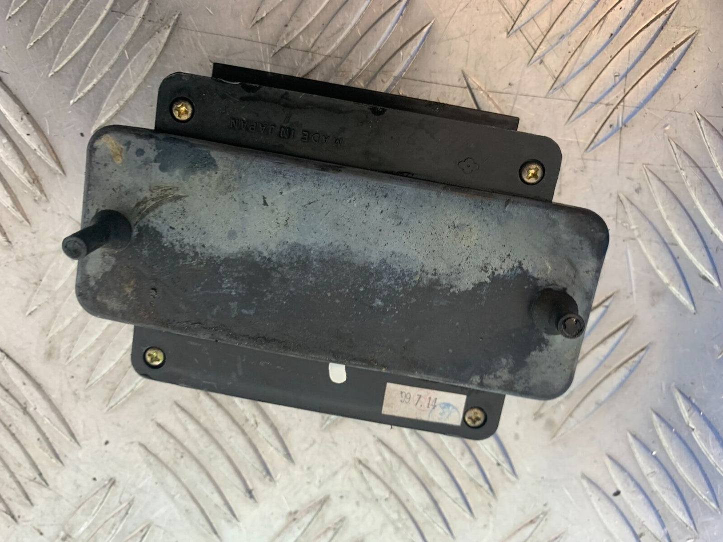 KAWASAKI Z750 ZR750 ZR-7S FUSE BOX    YEAR 1999-05 (CMB1135)