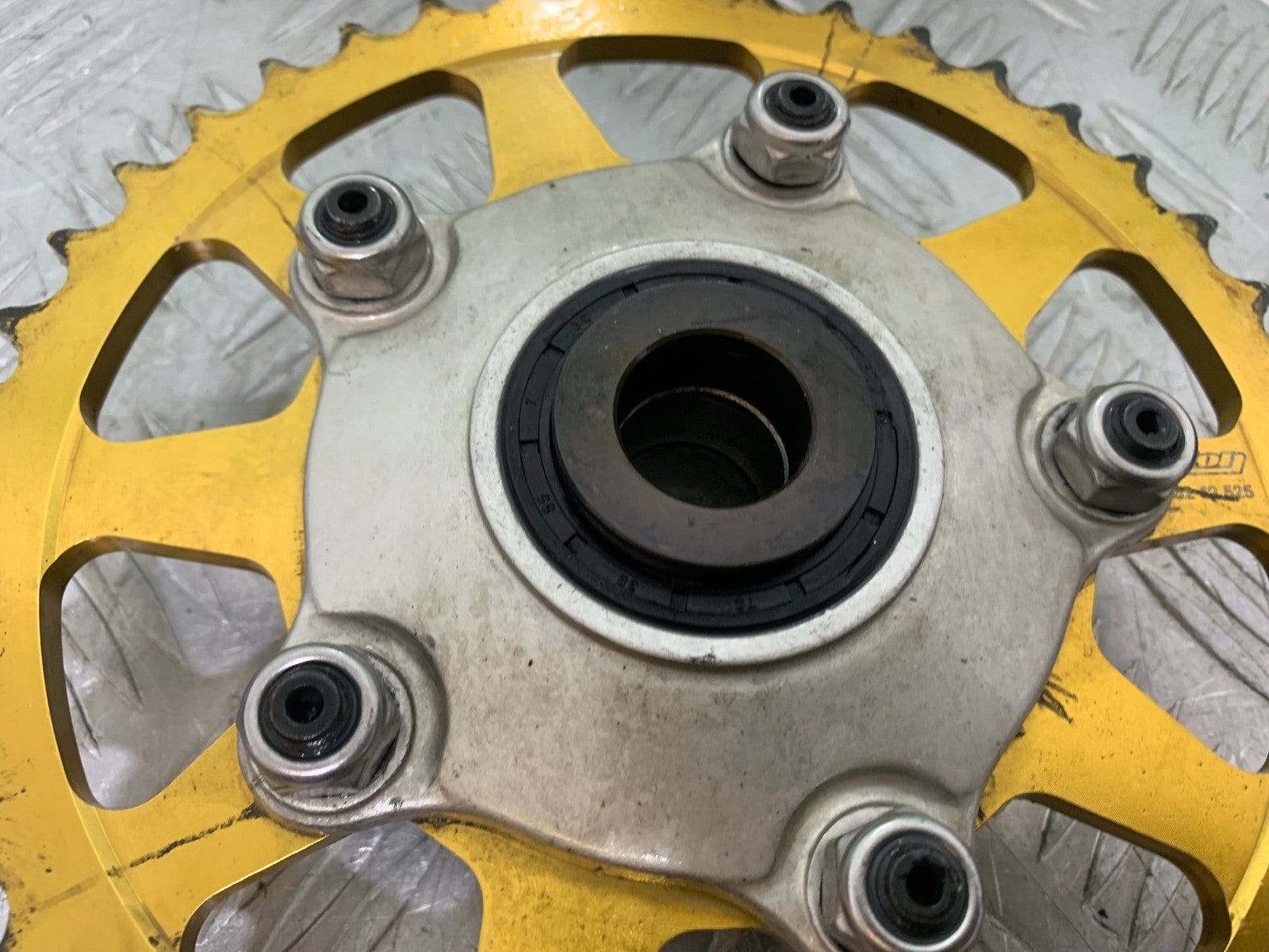 APRILIA TUONO 1000 V4 SPROCKET CARRIER  YEAR 2013-2014 (CMB1239)