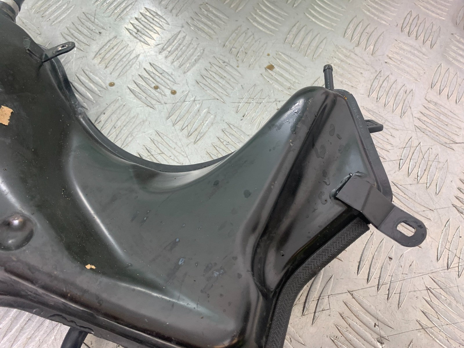 APRILIA RSV1000 R FACTORY MILLE OIL TANK  2004-09 (CMB1203)