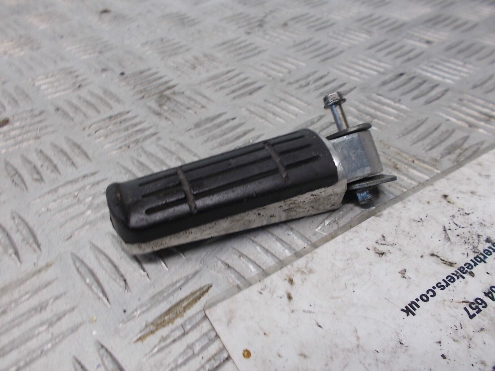 YAMAHA FZS600 FAZER 600 LEFT REAR PEG YEAR 1998 2002