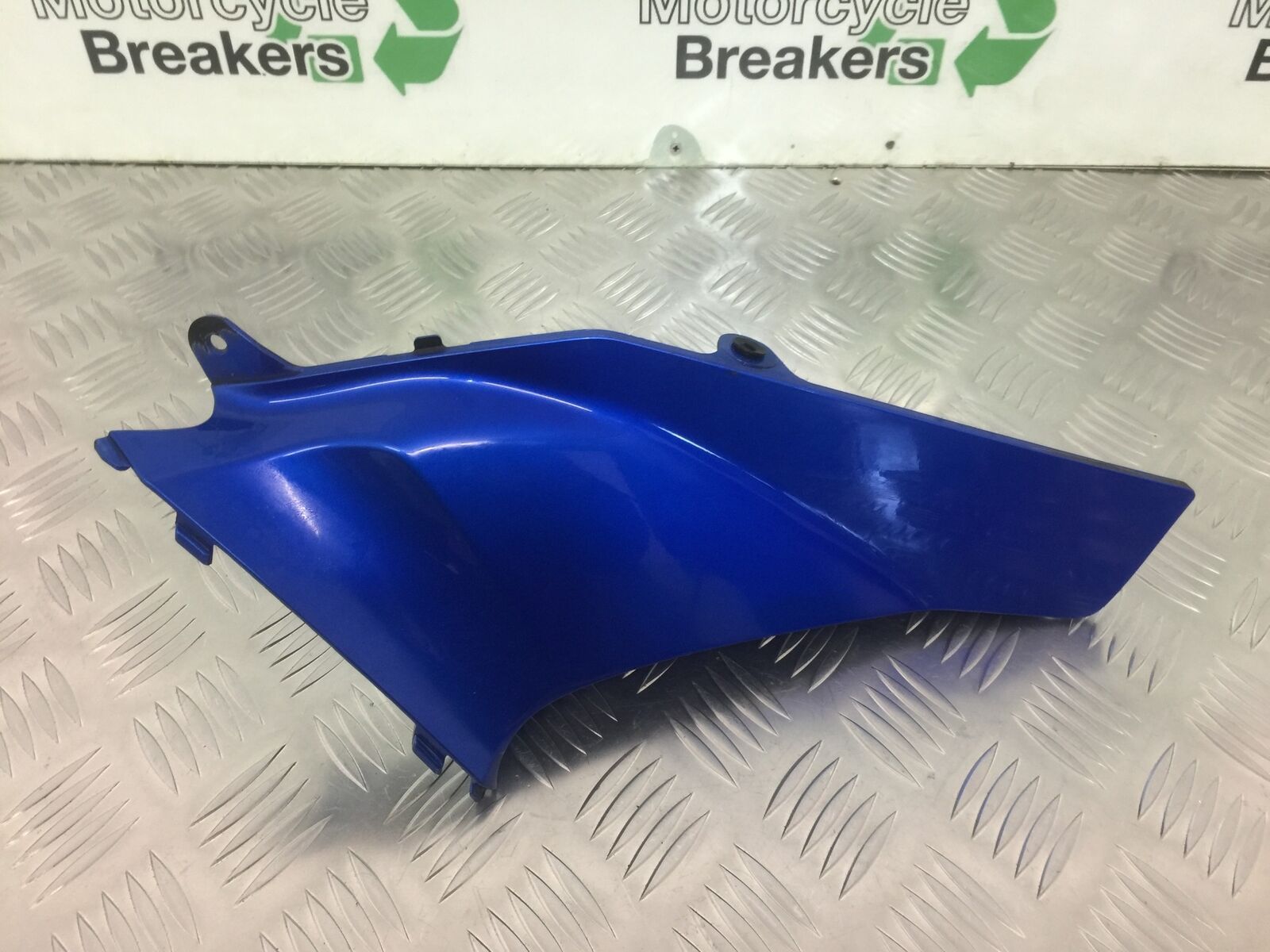 HONDA CBR600 RR TOP FAIRING INFILL PANEL  YEAR 2005-2006 (STOCK 933)
