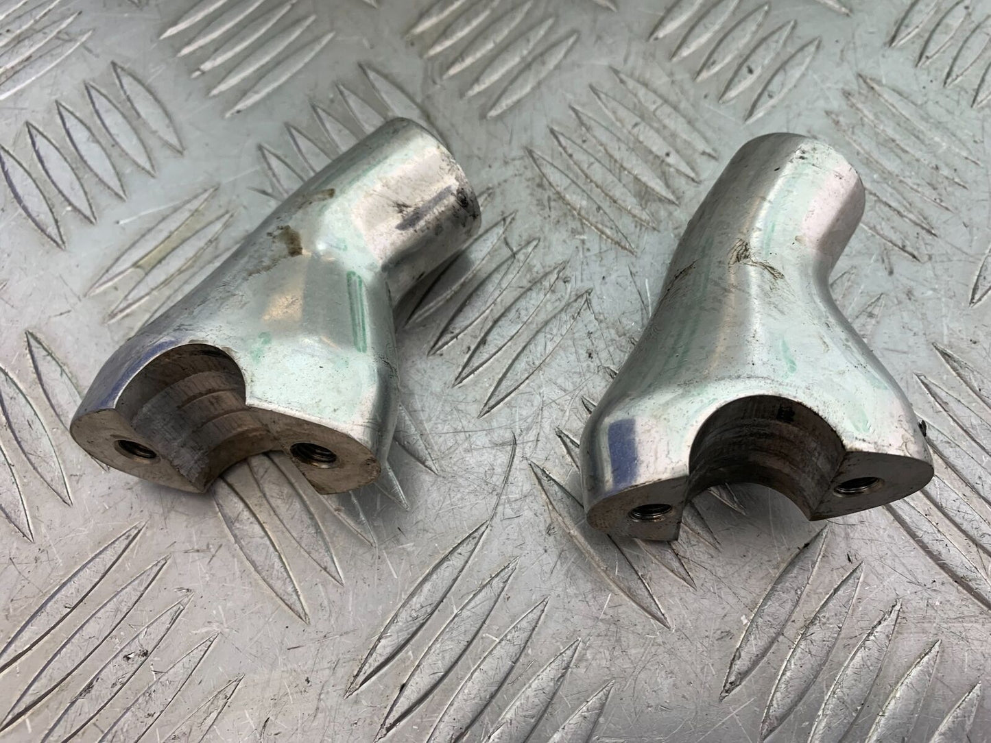 TRIUMPH THUNDERBIRD 1600 HANDLEBAR RISERS  YEAR 2011 (CMB1107)