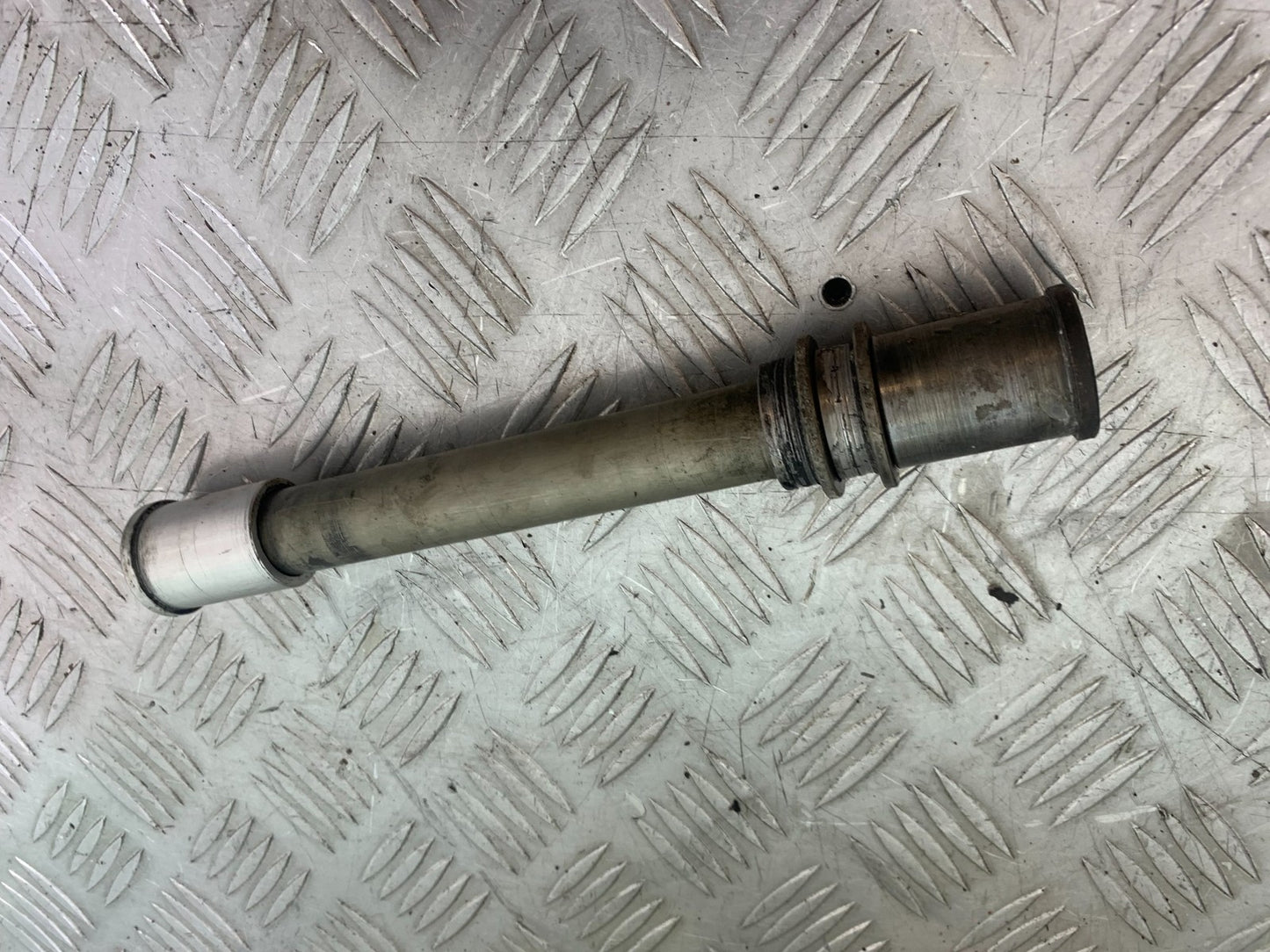KAWASAKI GTR1400 GTR 1400 FRONT WHEEL SPINDLE YEAR 2007-2009 (CMB1174)