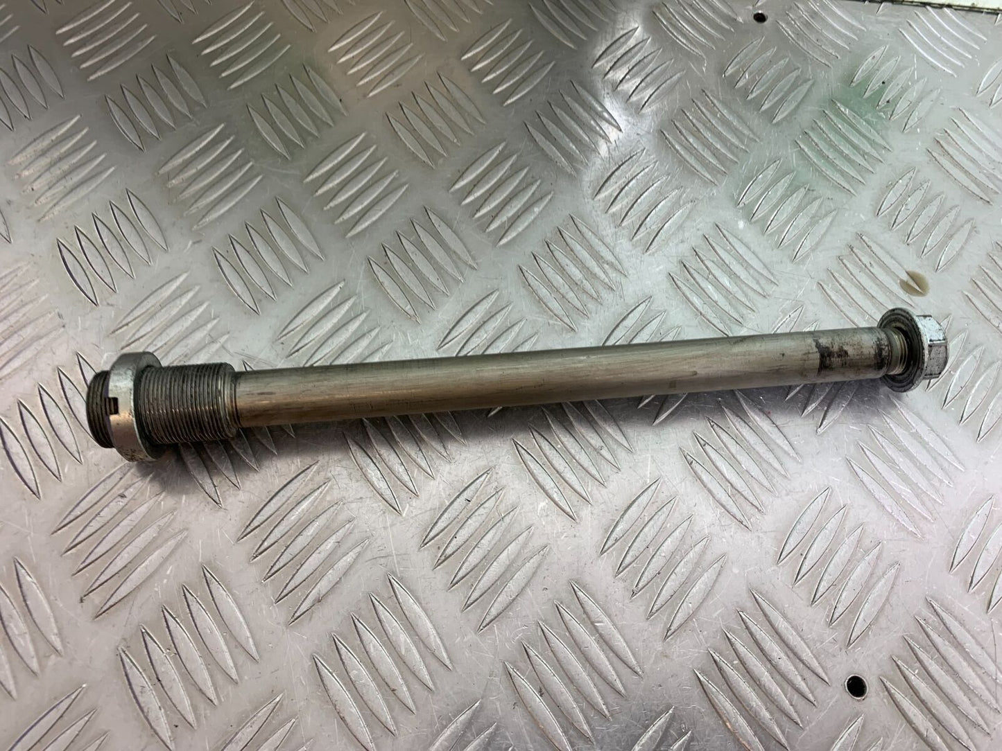 SUZUKI GSXR1000 GSXR 1000 SWINGARM SPINDLE   2009-2016 (CMB1049)