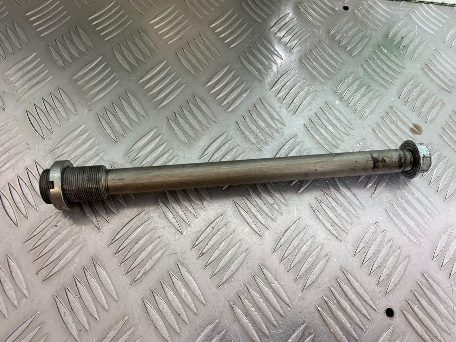 SUZUKI GSXR1000 GSXR 1000 SWINGARM SPINDLE   2009-2016 (CMB1049)