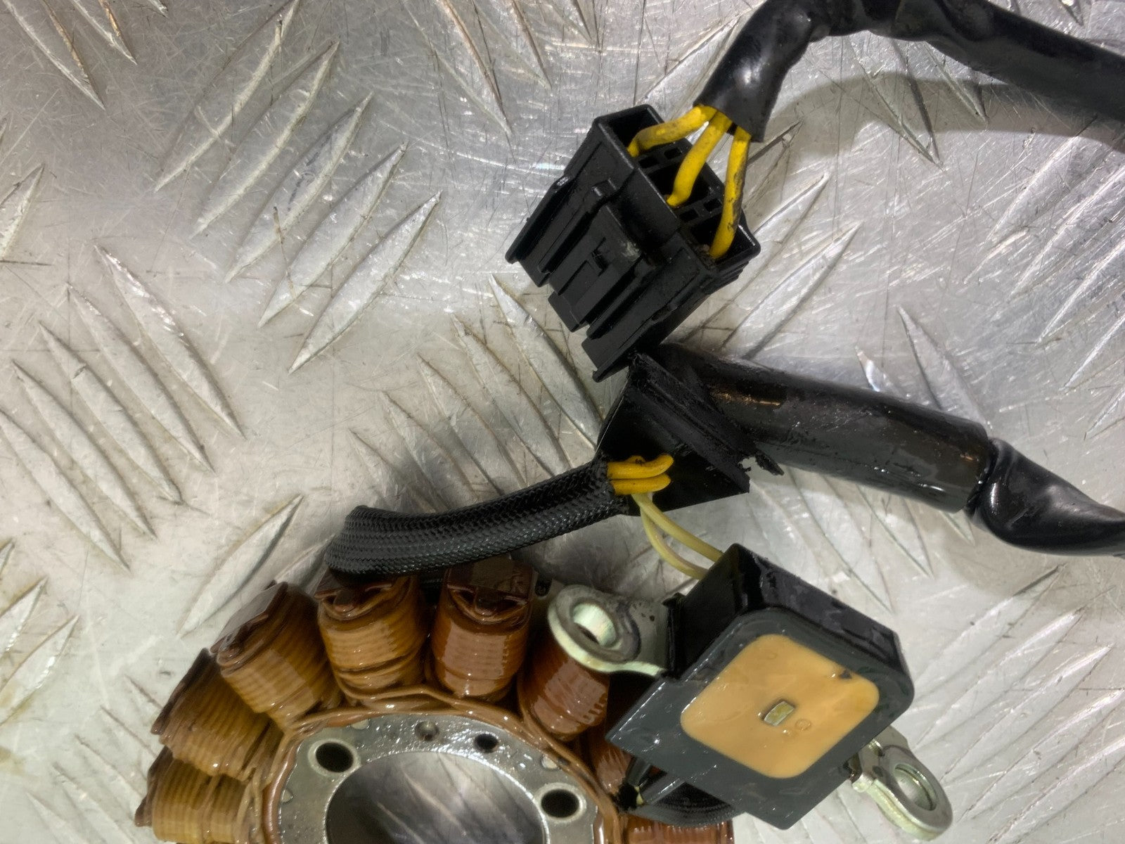 HONDA CBR1000 rr FIREBLADE GENERATOR 2008-2011 (CMB1253)
