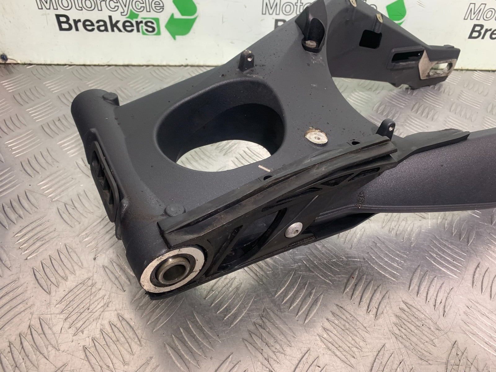 TRIUMPH 675 STREET TRIPLE RX SWINGARM   2015- 2017 (CMB1299)