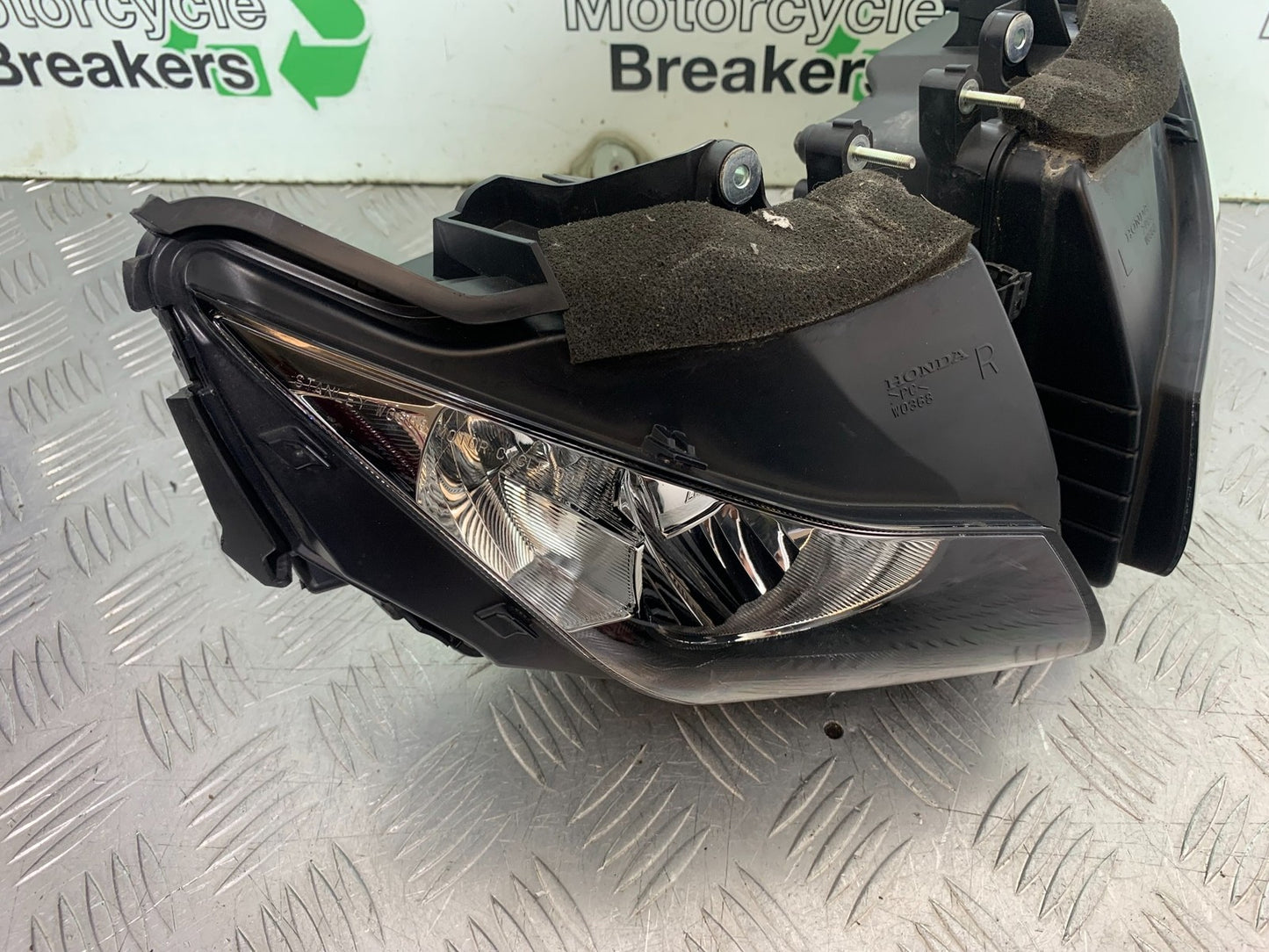 HONDA CBR1000 rr FIREBLADE HEADLIGHT (GENUINE PART)   2012-2016 (CMB1280)