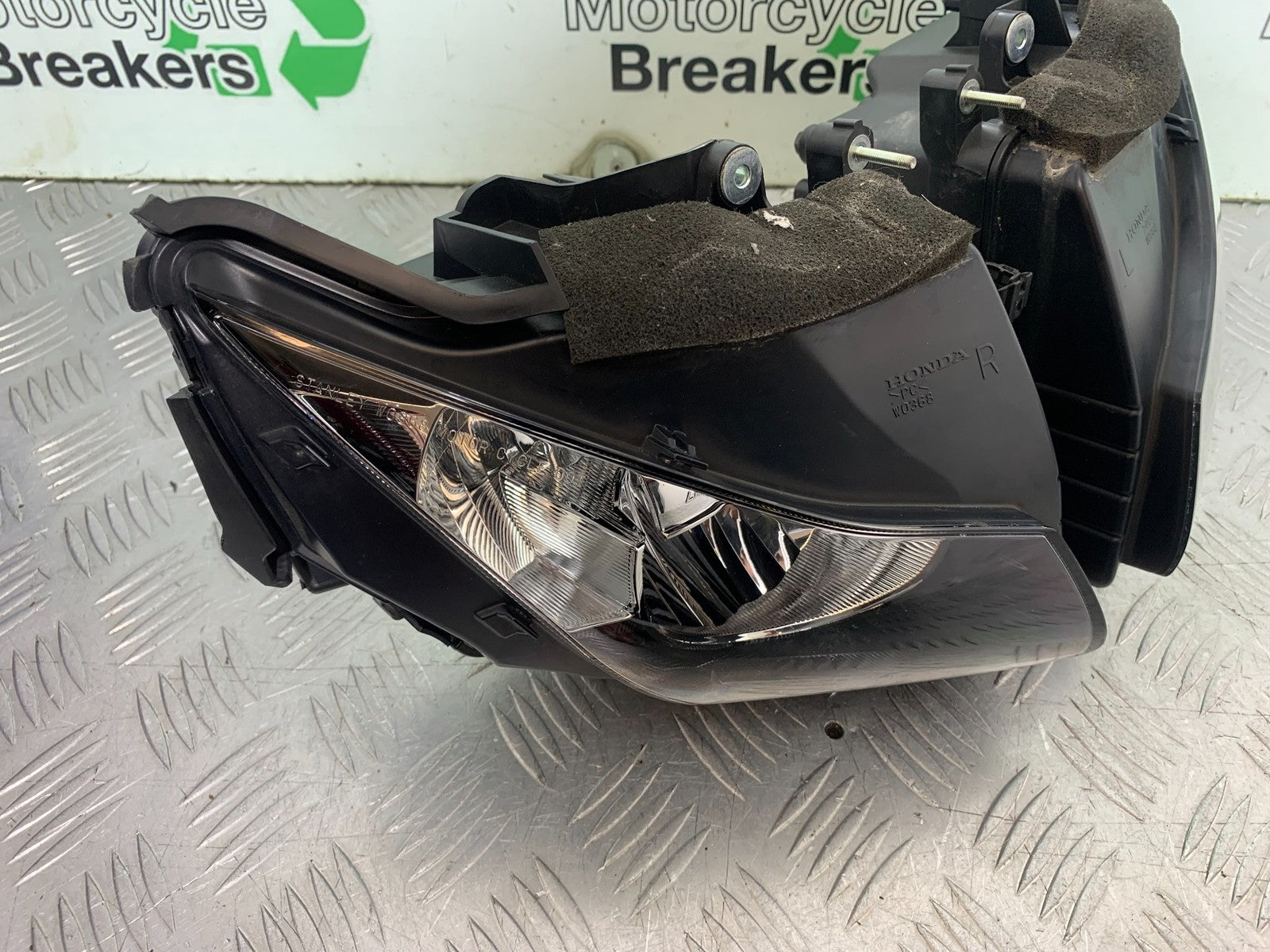 HONDA CBR1000 rr FIREBLADE HEADLIGHT (GENUINE PART)   2012-2016 (CMB1280)