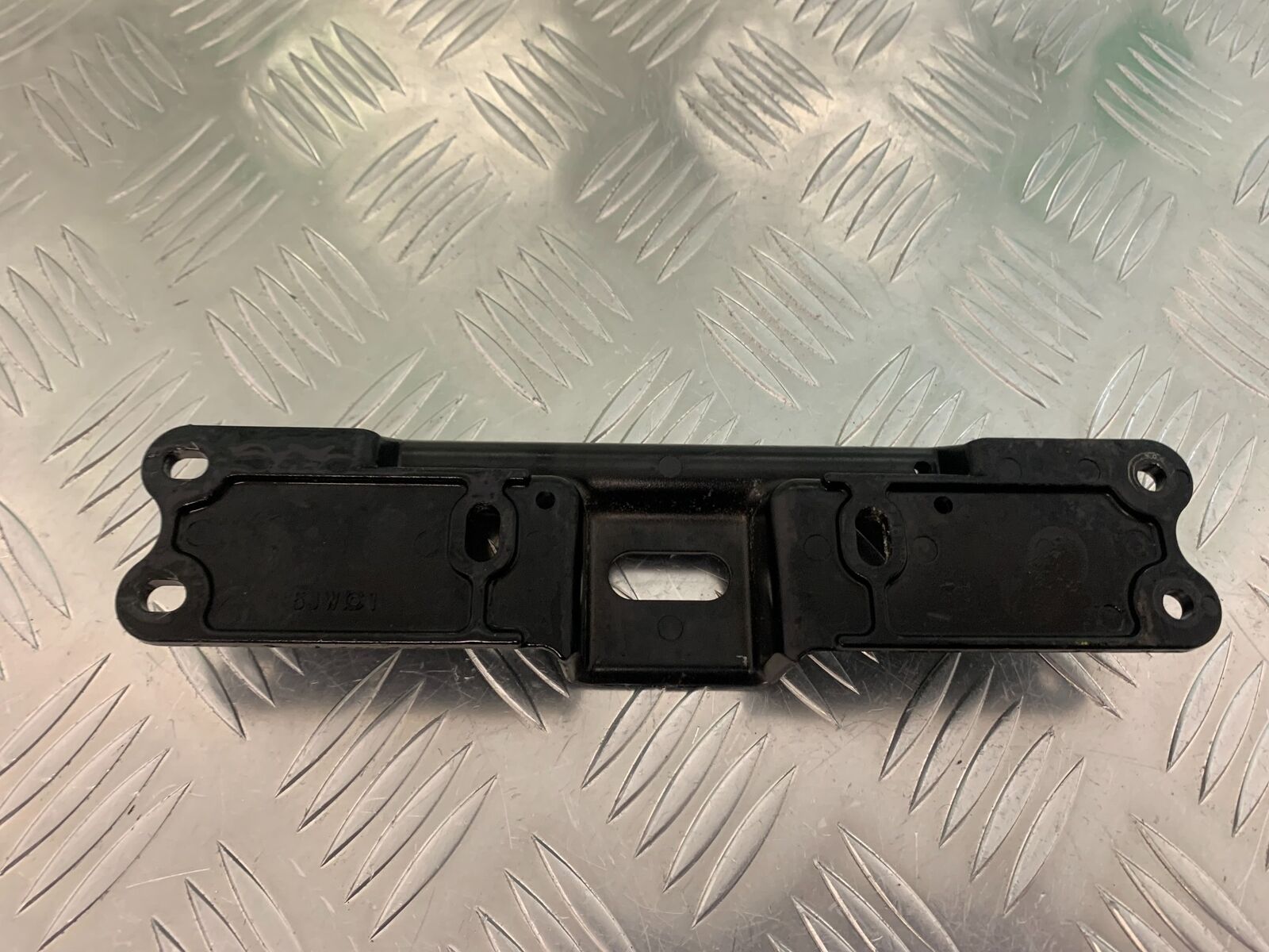 YAMAHA FJR1300 FJR 1300 PETROL TANK BRACKET   YEAR 2001-05 (STOCK 946)