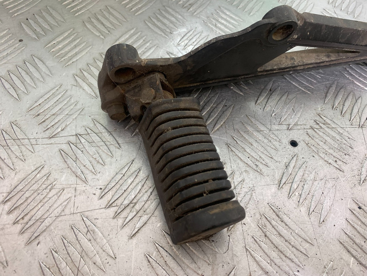 KAWASAKI GT550 GT 550 LEFT HANGER AND PEGS  YEAR 1989-1994