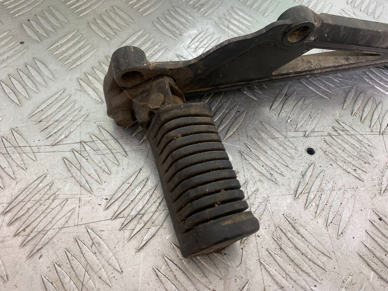 KAWASAKI GT550 GT 550 LEFT HANGER AND PEGS  YEAR 1989-1994