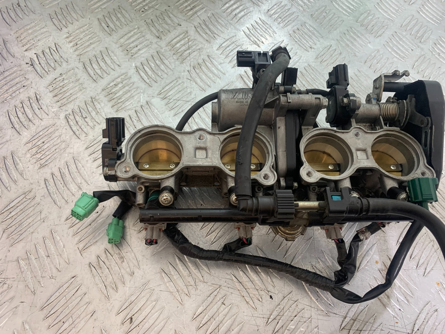 YAMAHA YZF R1 14 B BIG BANG THROTTLE BODIES   2009-14 (CMB1175)