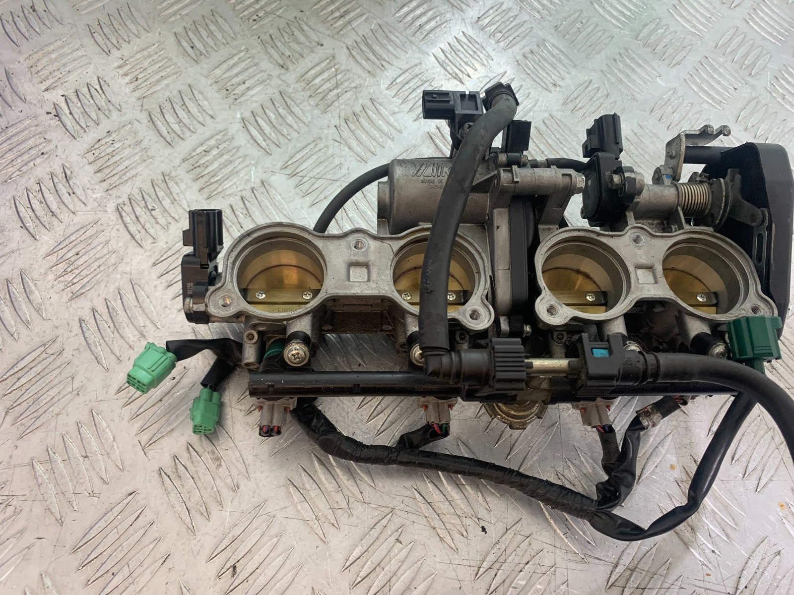 YAMAHA YZF R1 14 B BIG BANG THROTTLE BODIES   2009-14 (CMB1175)