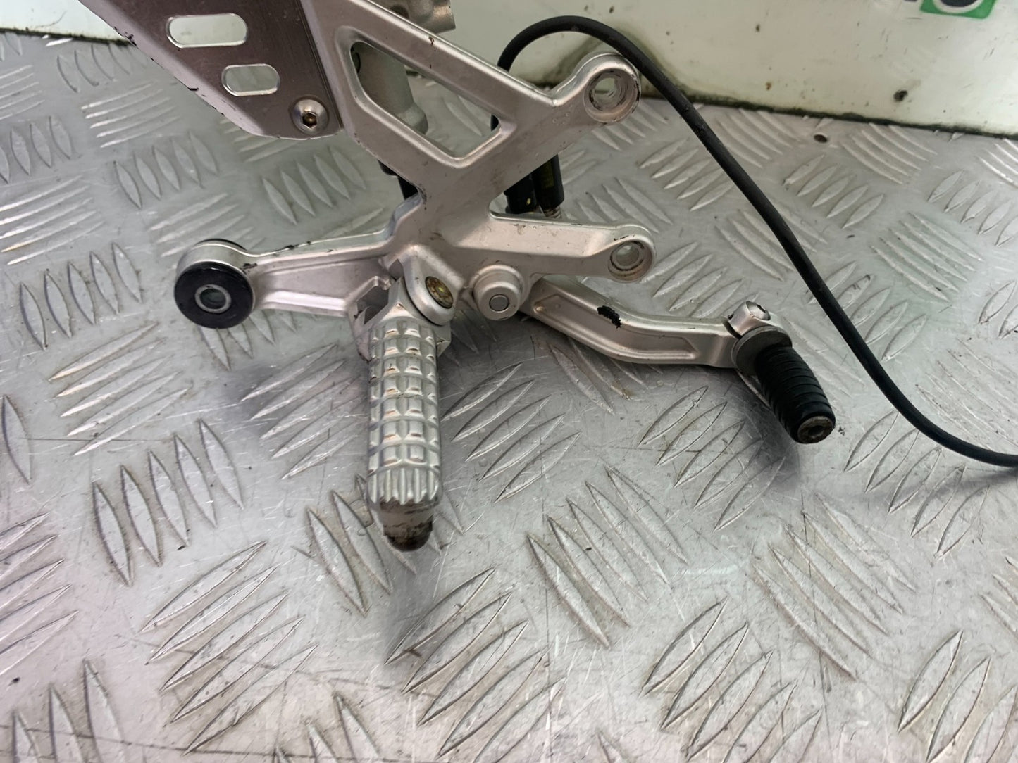 APRILIA TUONO 1000 V4 FRONT RIGHT HANGER YEAR 2013-2014 (CMB1239)